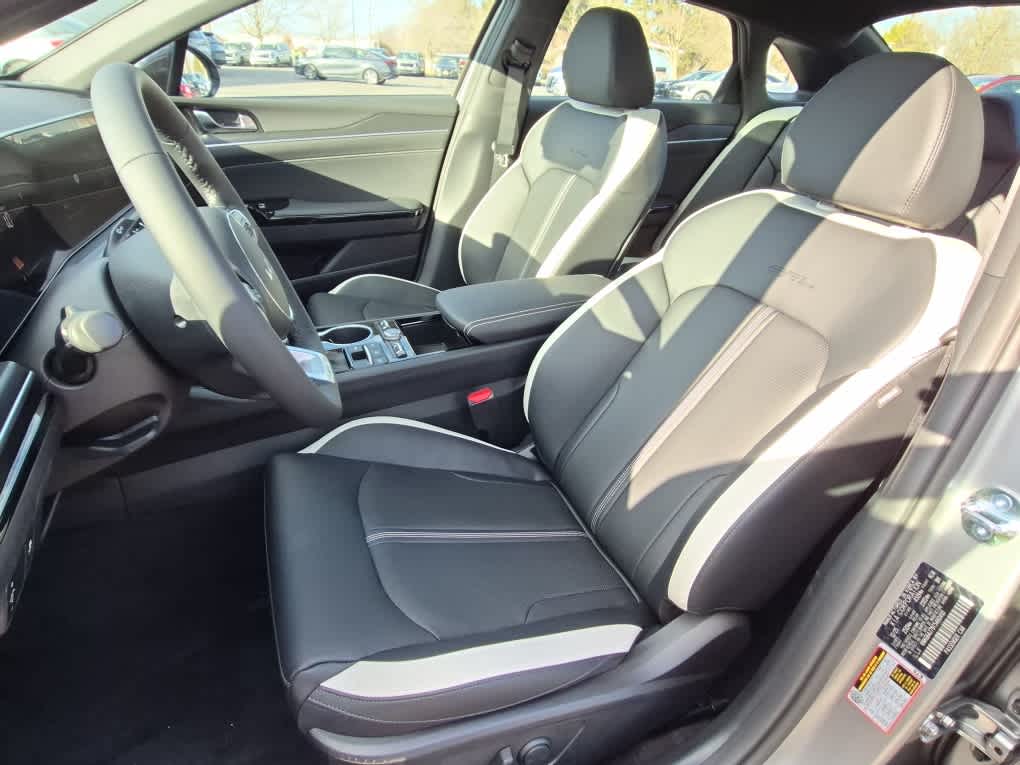2026 Kia K5 GT-Line - Photo 9