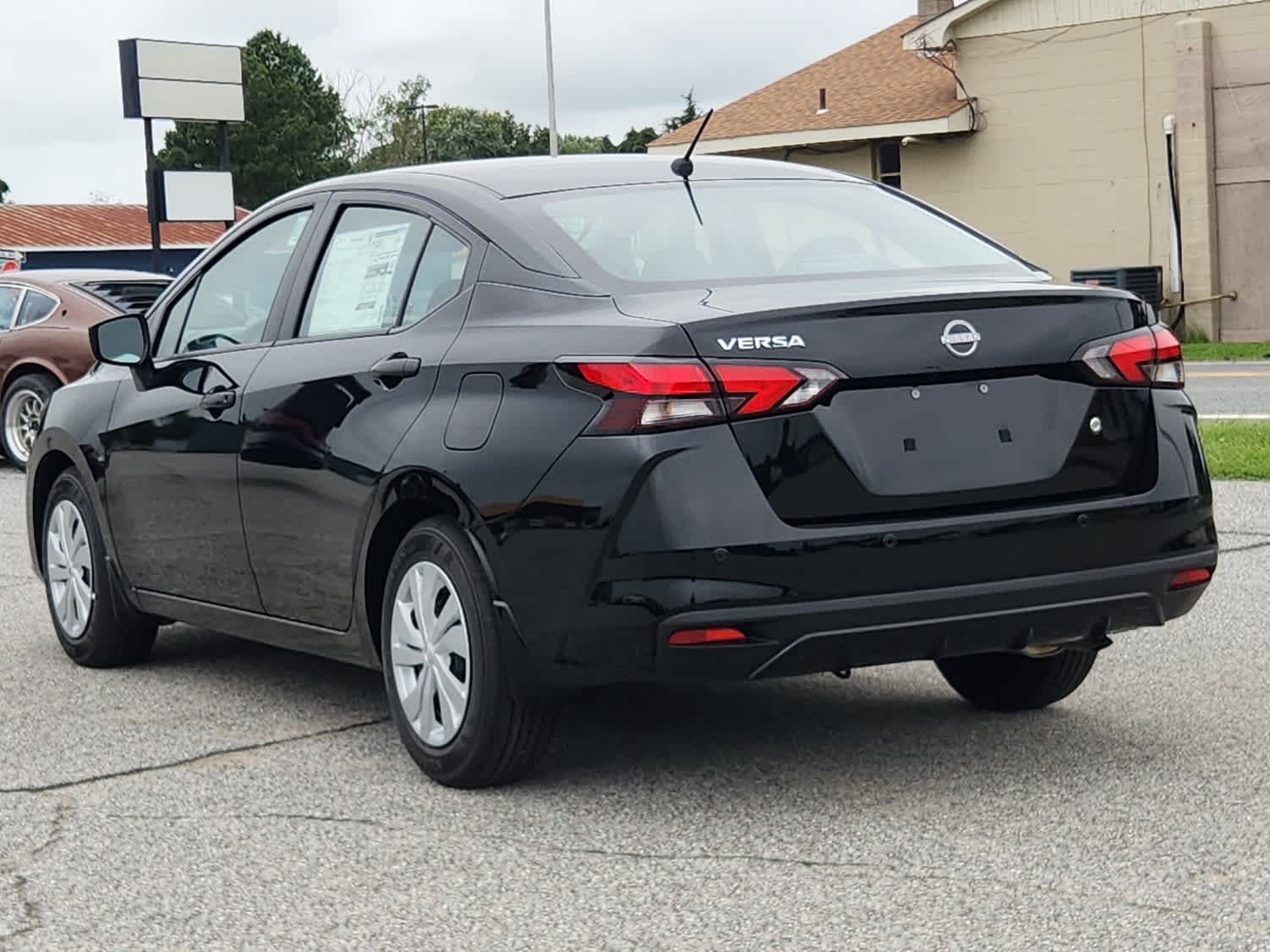 2025 Nissan Versa S photo 4