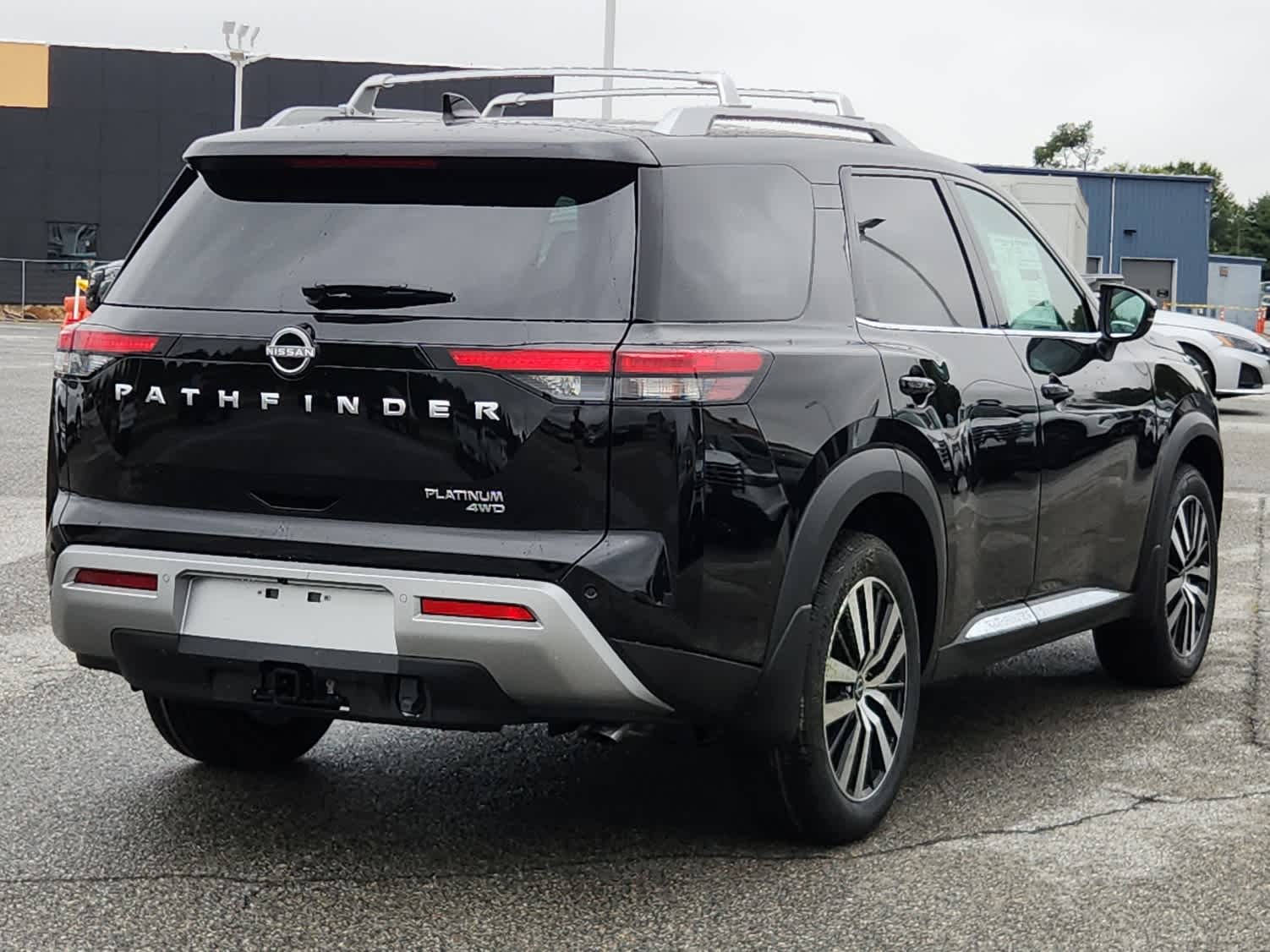 2025 Nissan Pathfinder Platinum photo 2