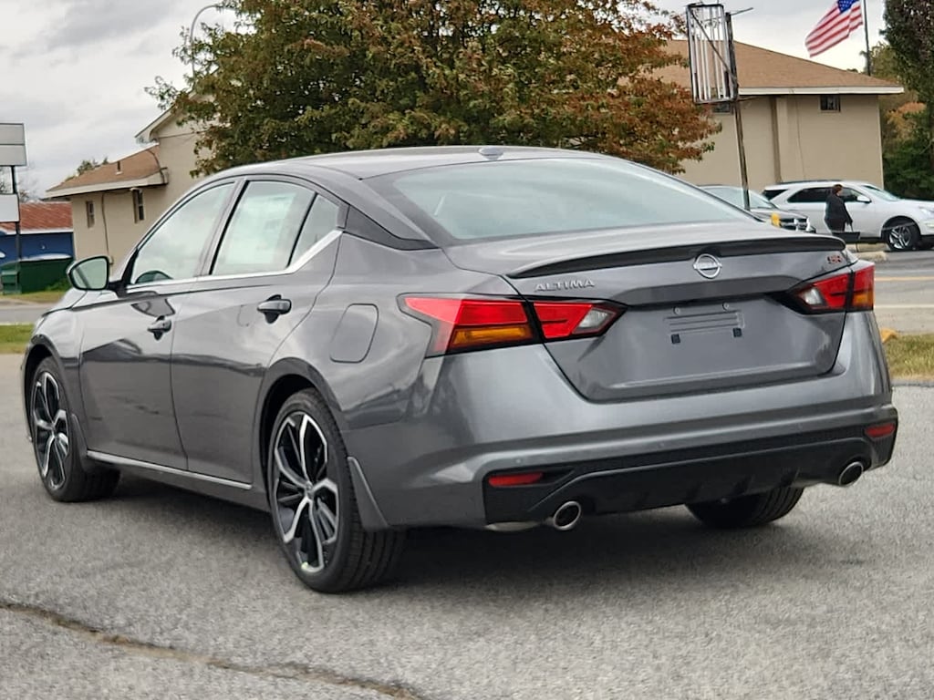 New 2025 Nissan Altima SR FWD