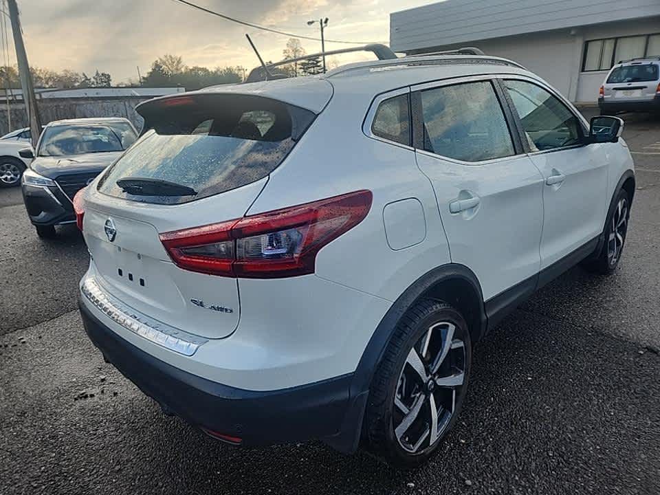 2022 Nissan Rogue Sport SL photo 2