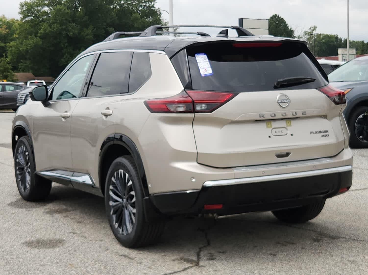 2026 Nissan Rogue Platinum AWD photo 2