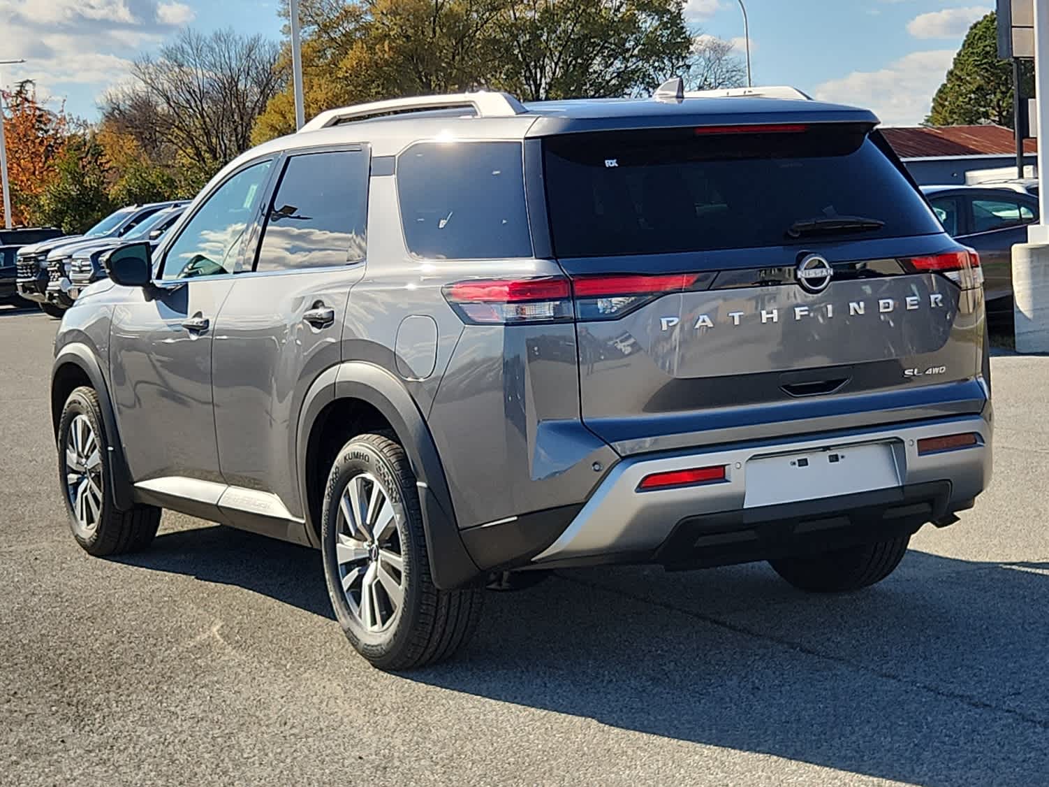 2025 Nissan Pathfinder SL photo 3