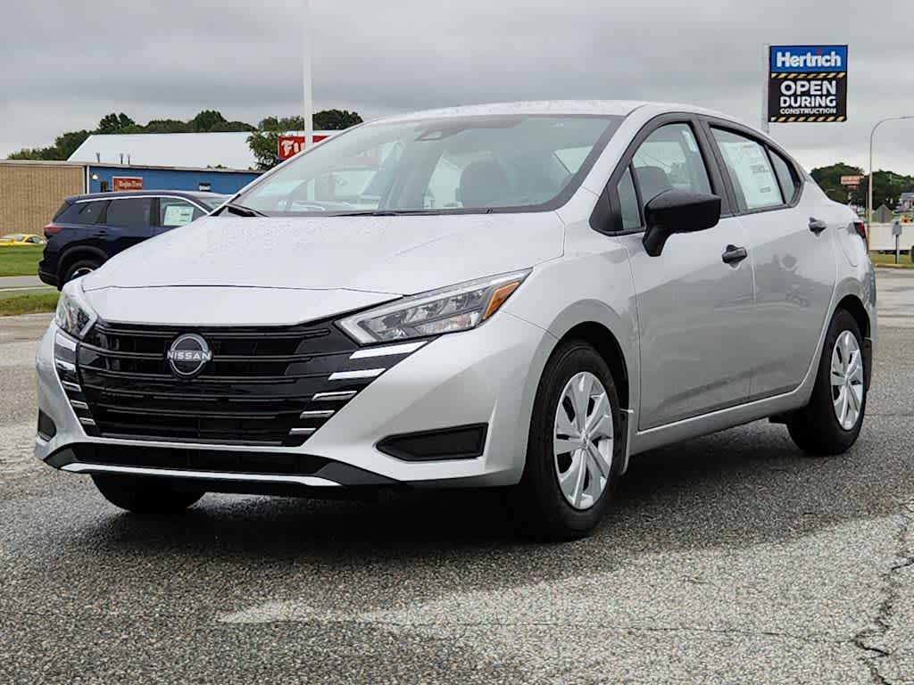2025 Nissan Versa S photo 2