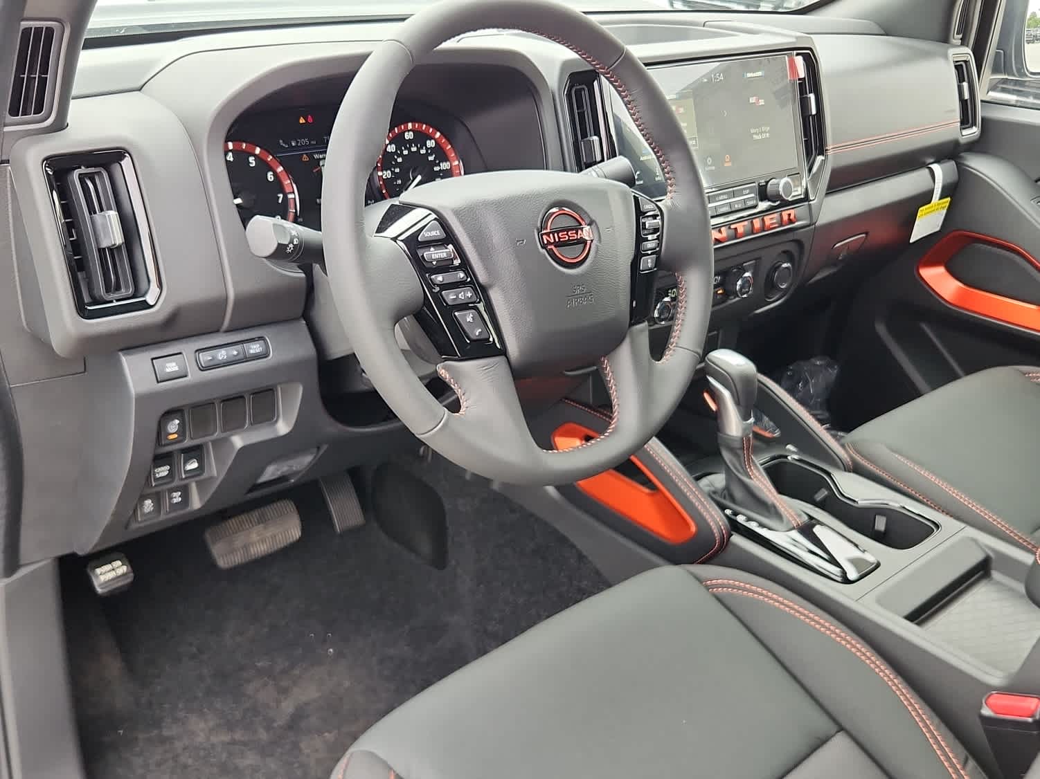 2025 Nissan Frontier PRO-4X - Photo 11