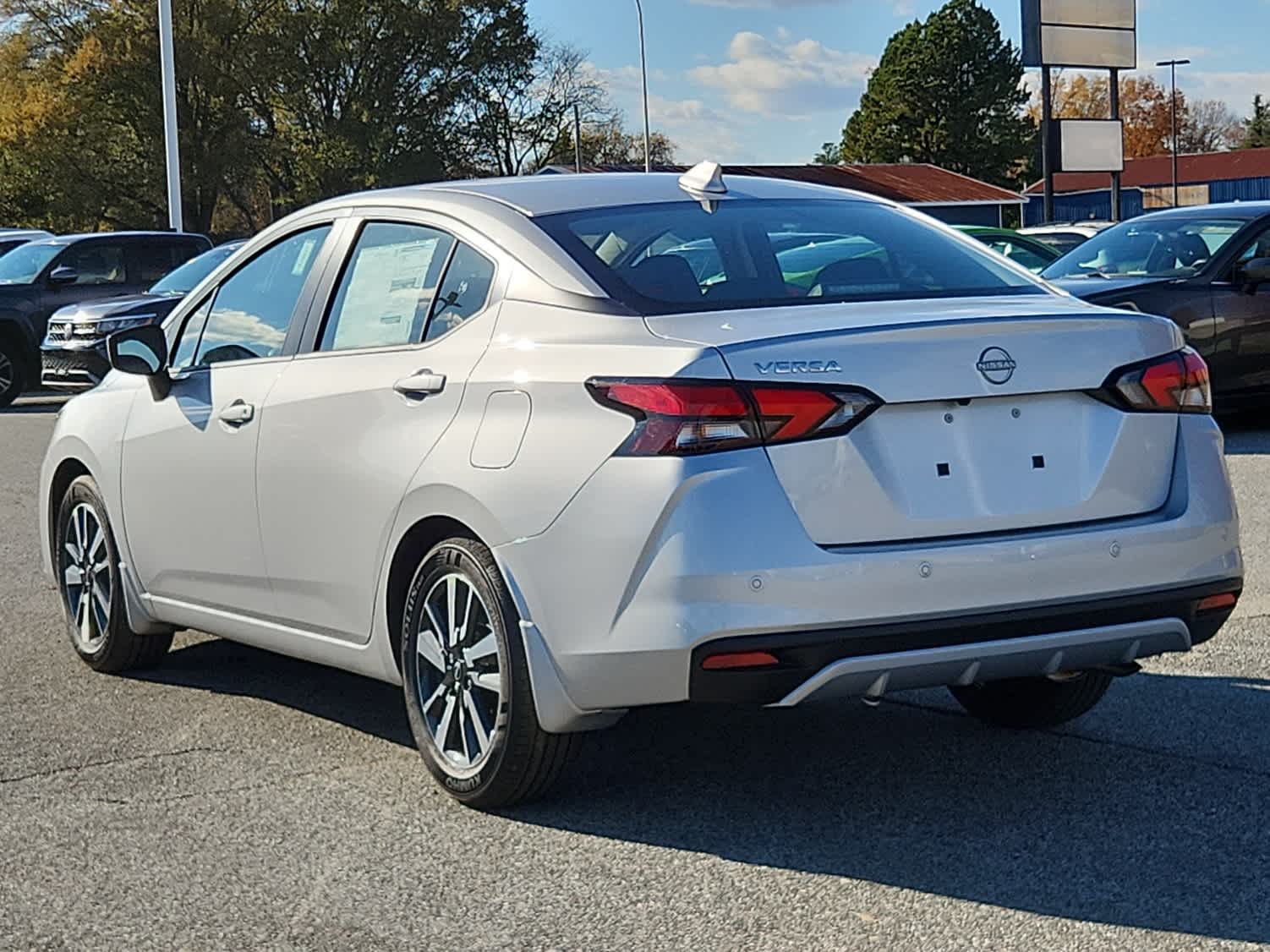 2025 Nissan Versa SV photo 4