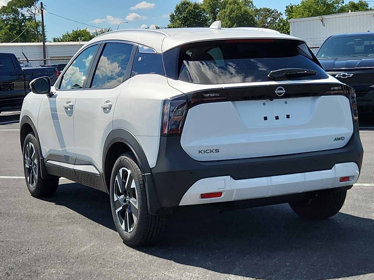 2025 Nissan Kicks SV photo 4