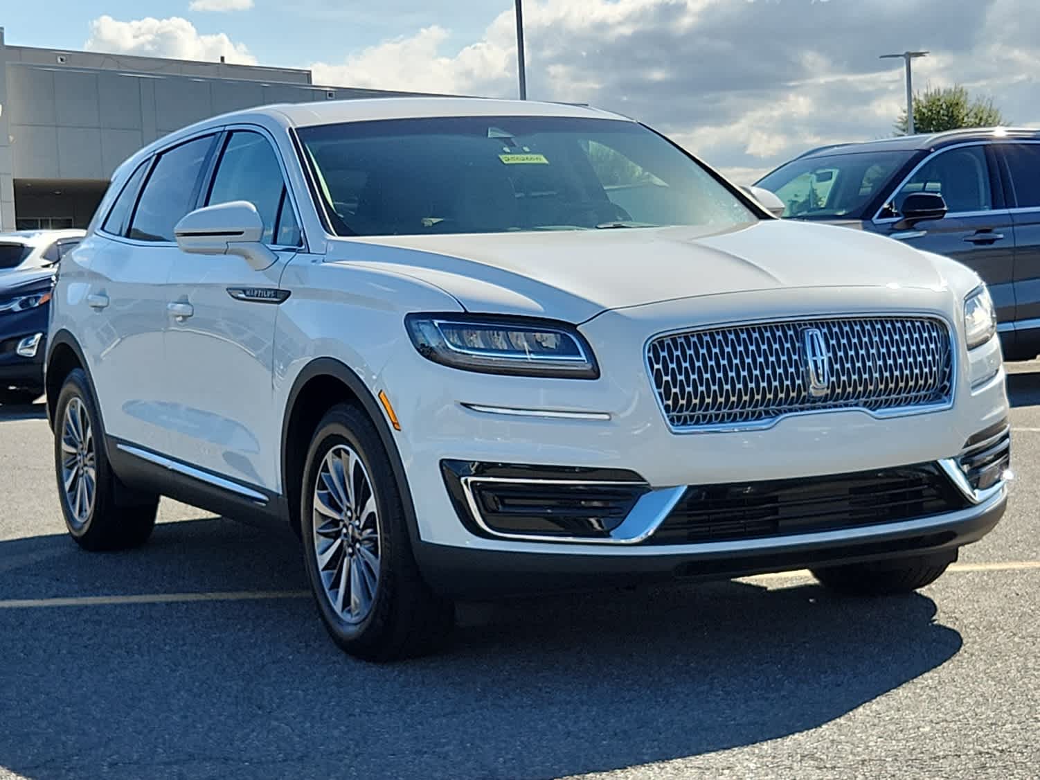 2020 Lincoln Nautilus Standard photo 2