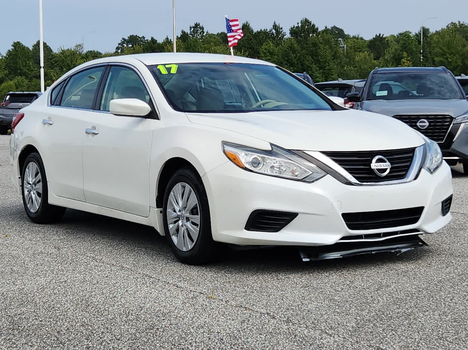 Used 2017 Nissan Altima S with VIN 1N4AL3AP4HN320077 for sale in Dover, DE