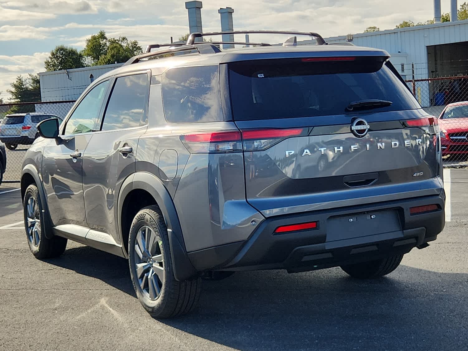 2025 Nissan Pathfinder SV photo 4