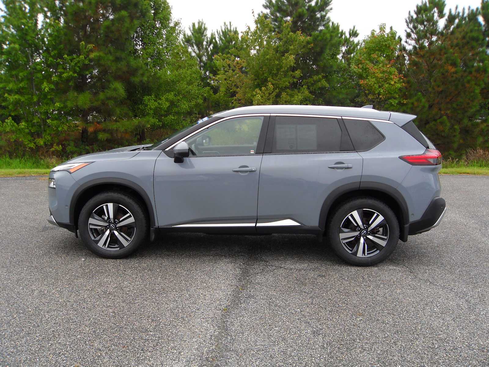 2022 Nissan Rogue Platinum AWD photo 2