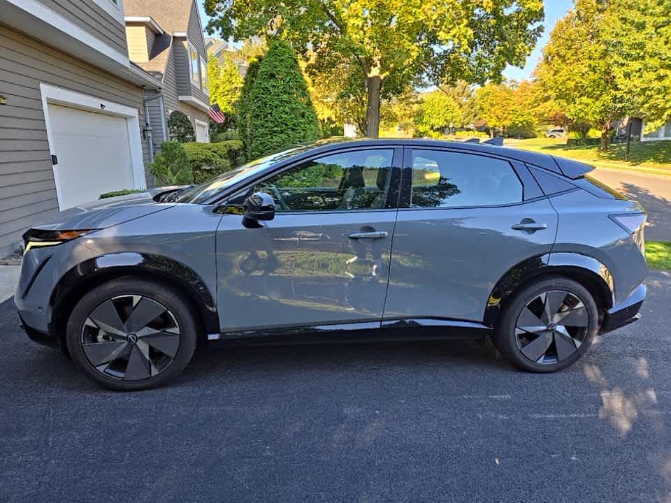 2024 Nissan ARIYA Platinum photo 2