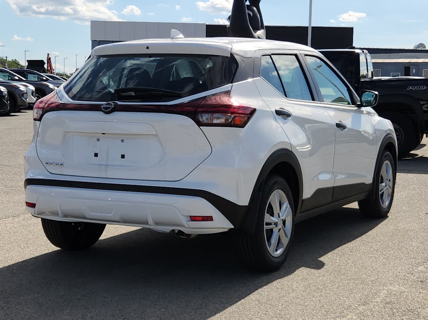 2025 Nissan Kicks Play S photo 2