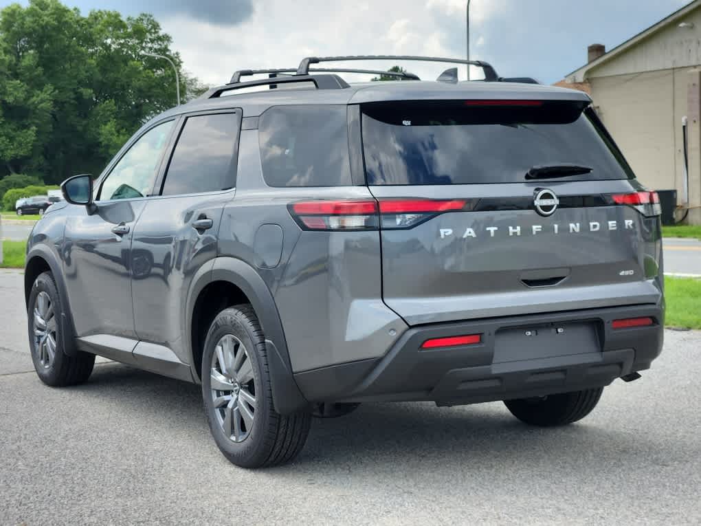 2025 Nissan Pathfinder SV photo 2