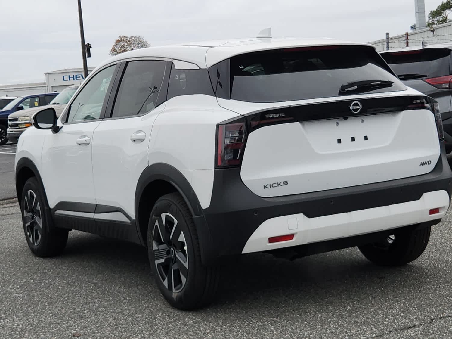 2025 Nissan Kicks SV photo 4