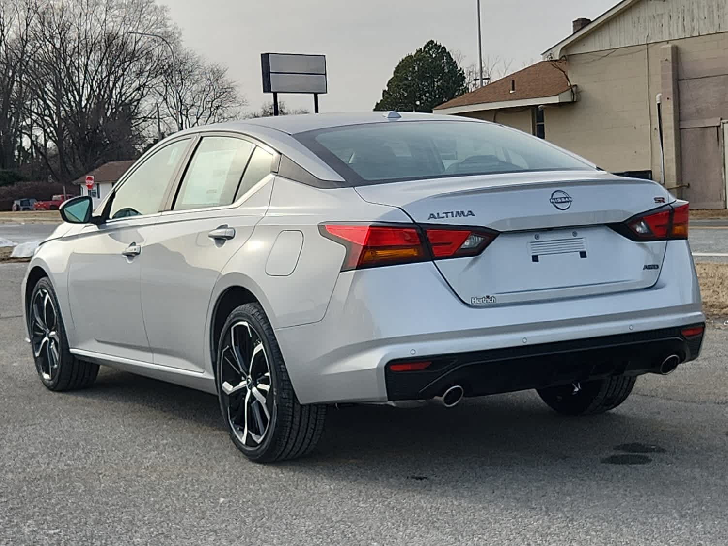 2025 Nissan Altima SR photo 2