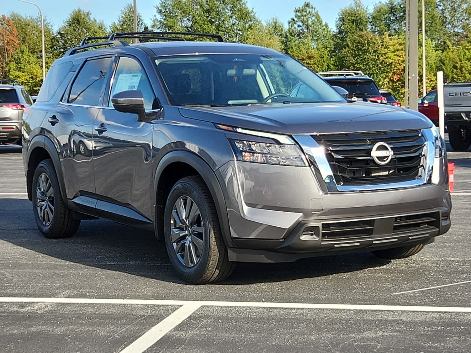 2025 Nissan Pathfinder SV photo 2