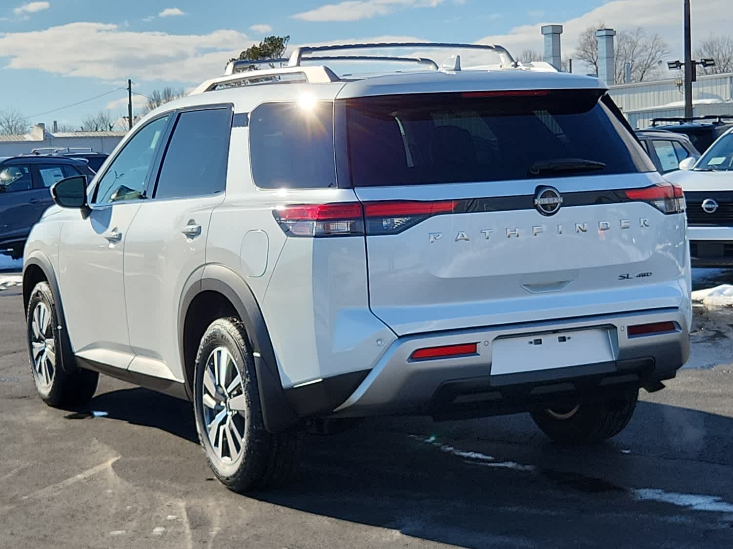 2025 Nissan Pathfinder SL photo 4