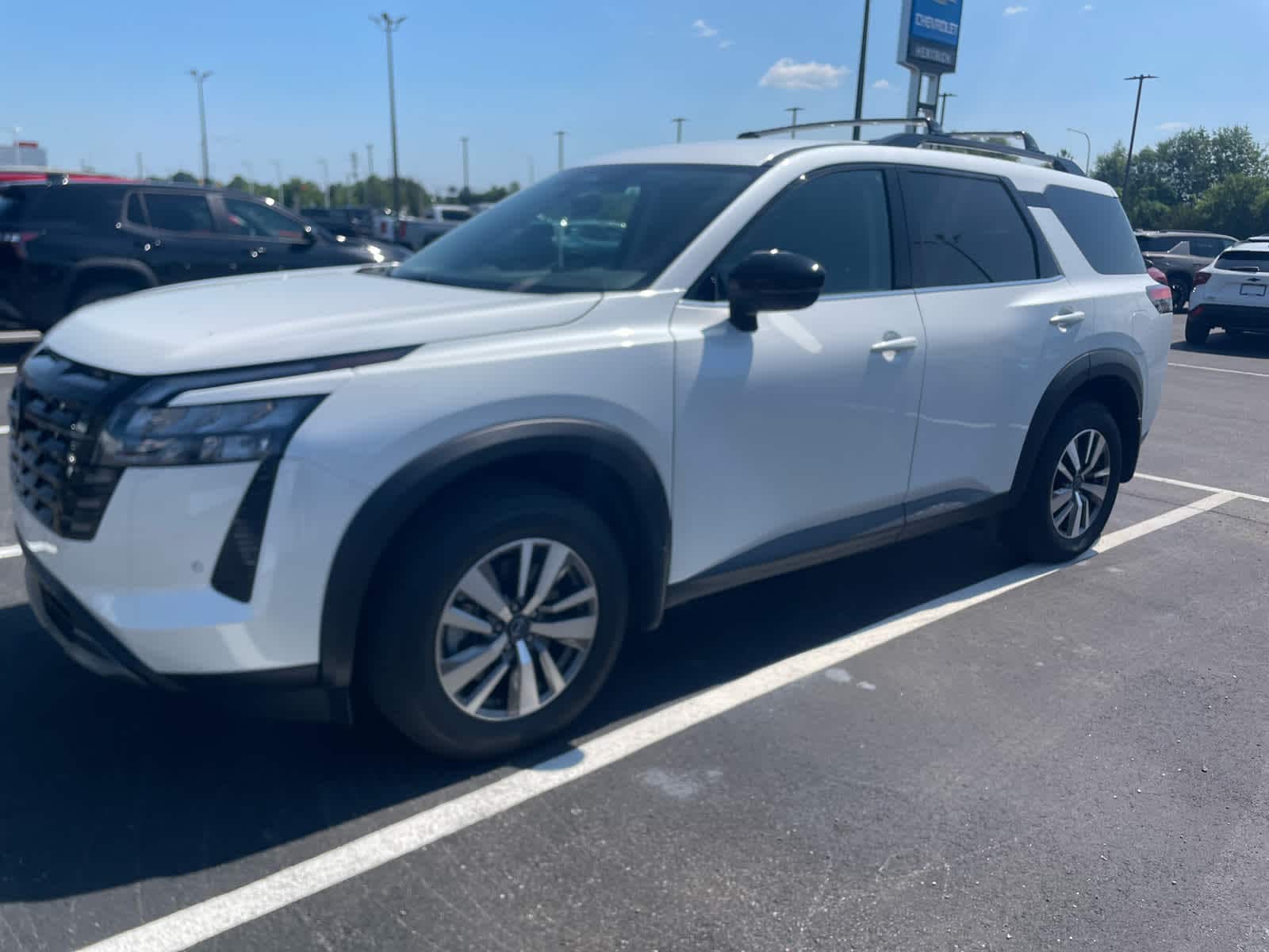 2026 Nissan Pathfinder SL 4WD's photo