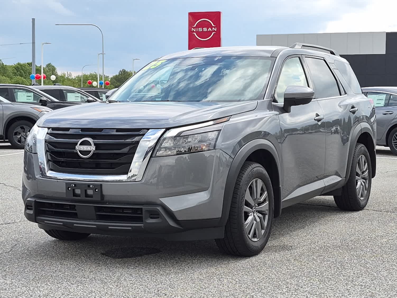 2025 Nissan Pathfinder SV 4WD's photo