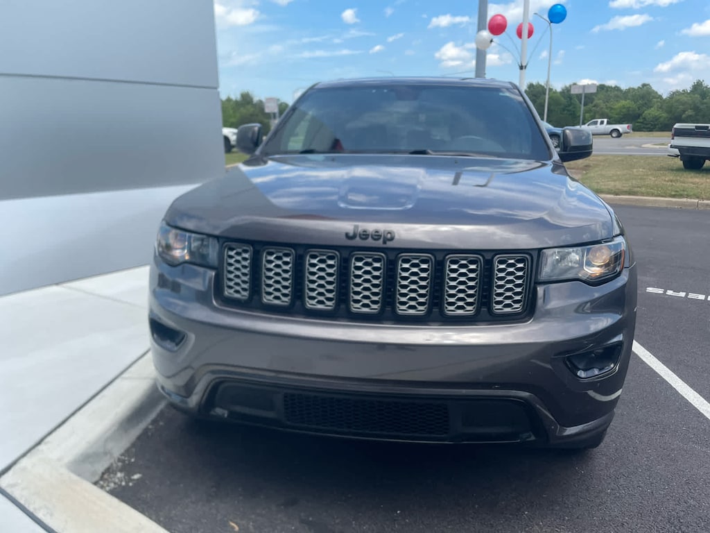 Used 2018 Jeep Grand Cherokee Altitude SUV