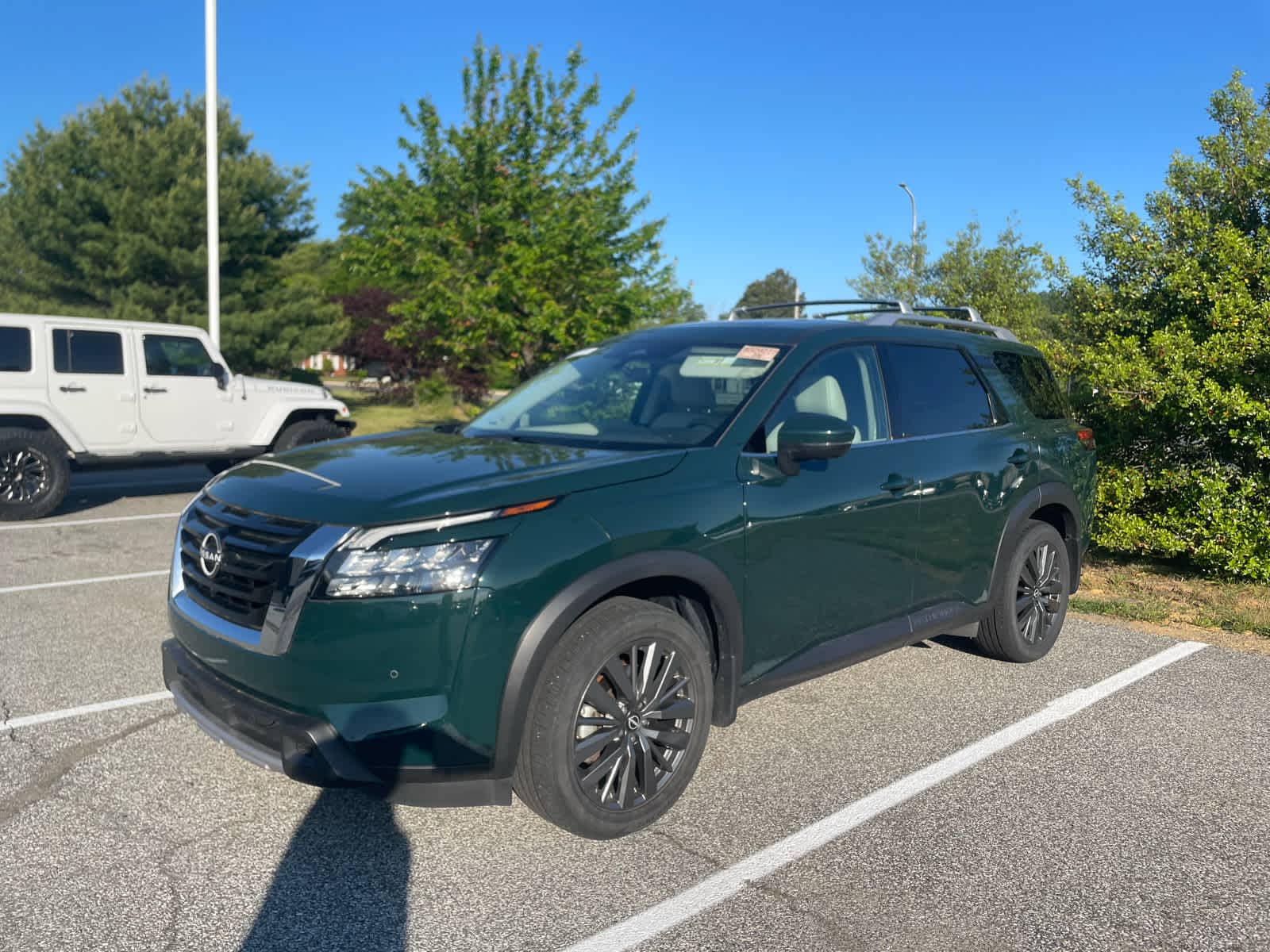 2025 Nissan Pathfinder SL 2WD's photo