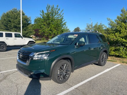 2025 Nissan Pathfinder SL SUV