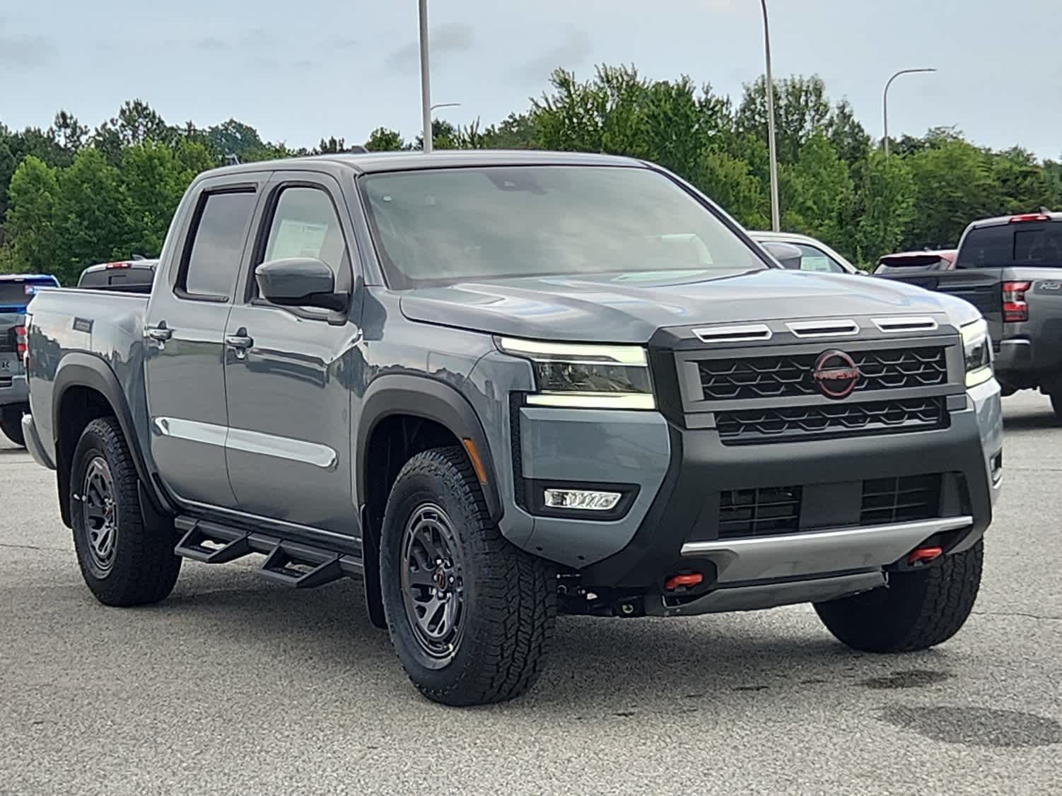 2025 Nissan Frontier PRO-4X Crew Cab photo 2