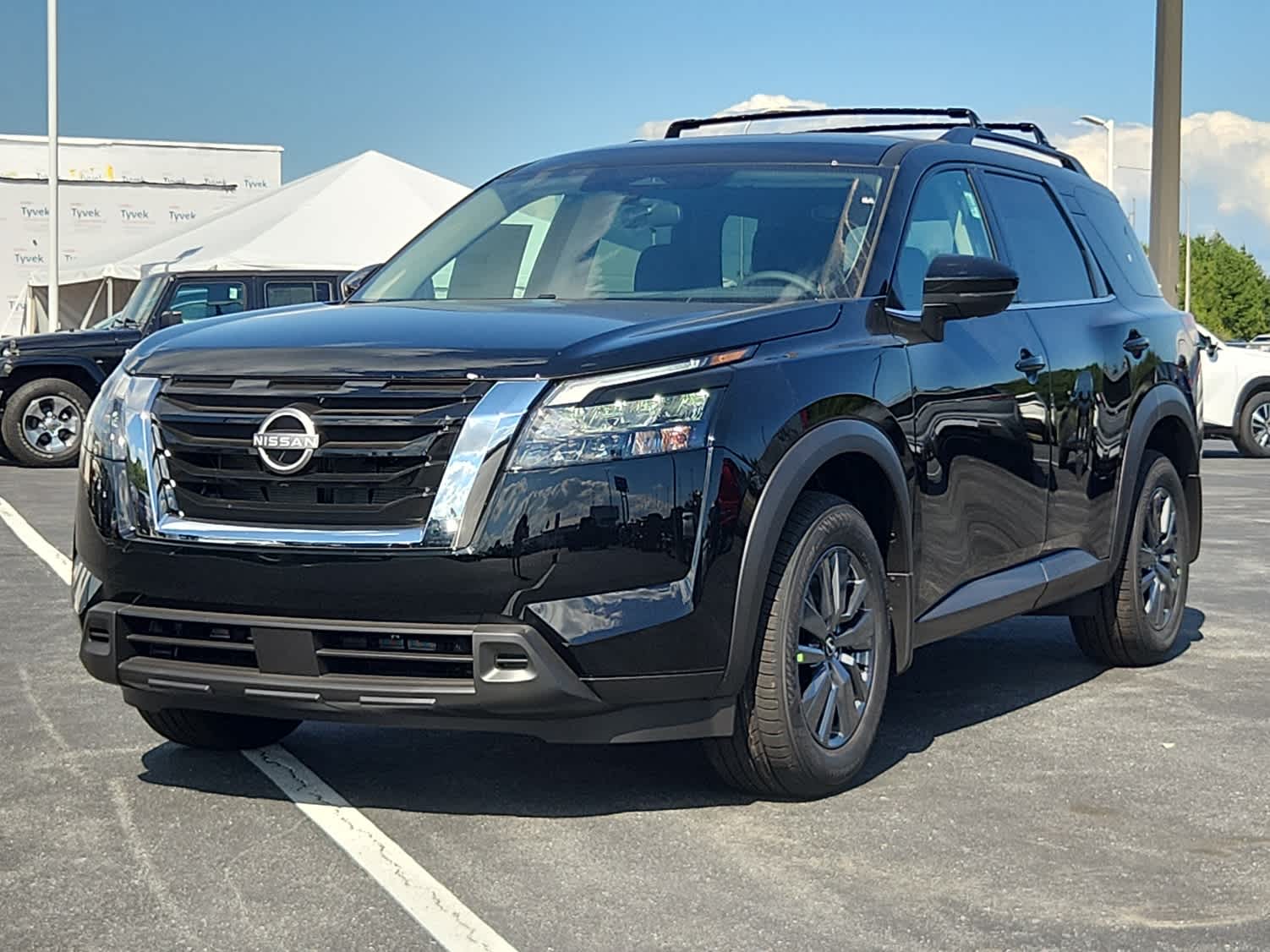2025 Nissan Pathfinder SV's photo
