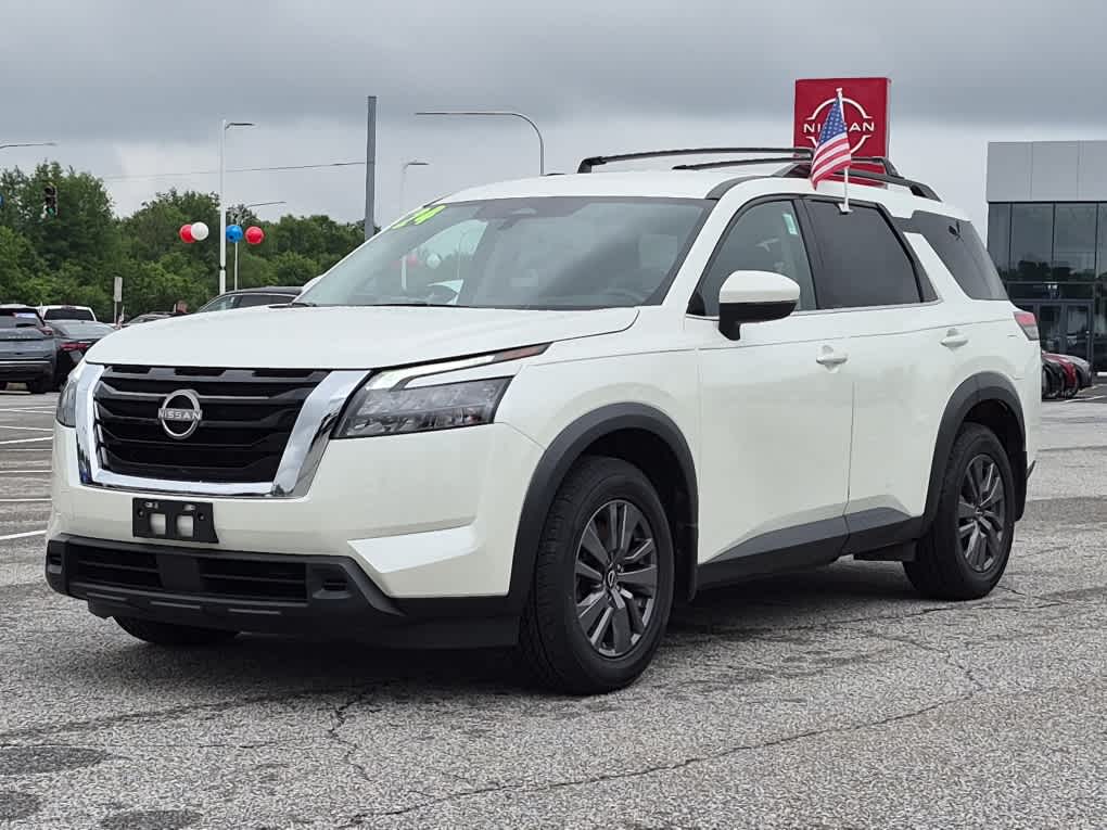 2024 Nissan Pathfinder SV 4WD's photo