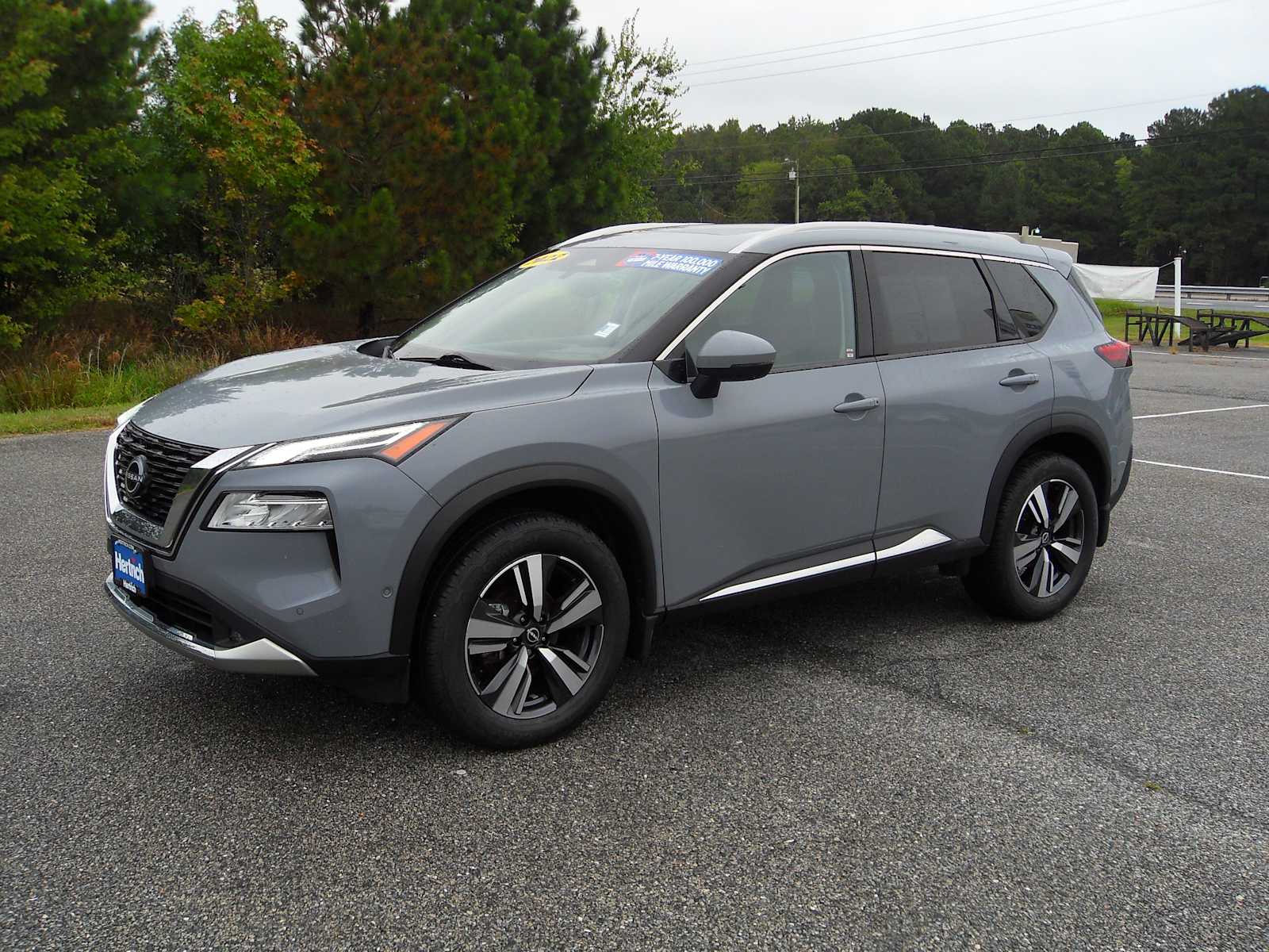 2022 Nissan Rogue Platinum's photo