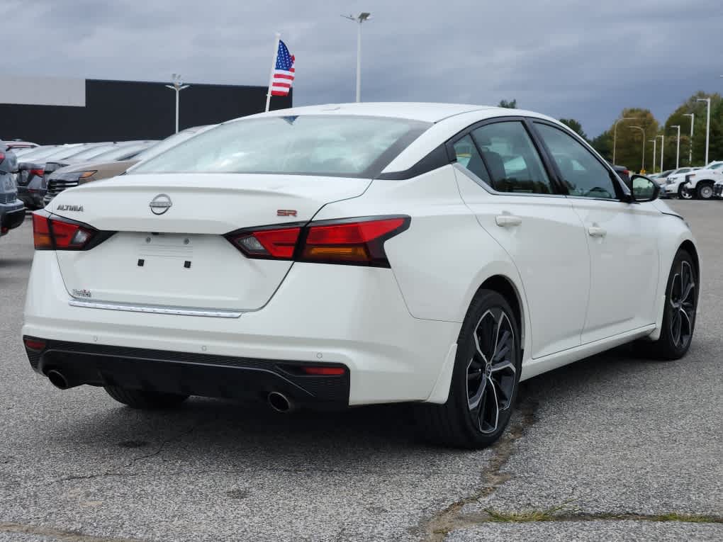 2023 Nissan Altima 2.5 SR photo 3