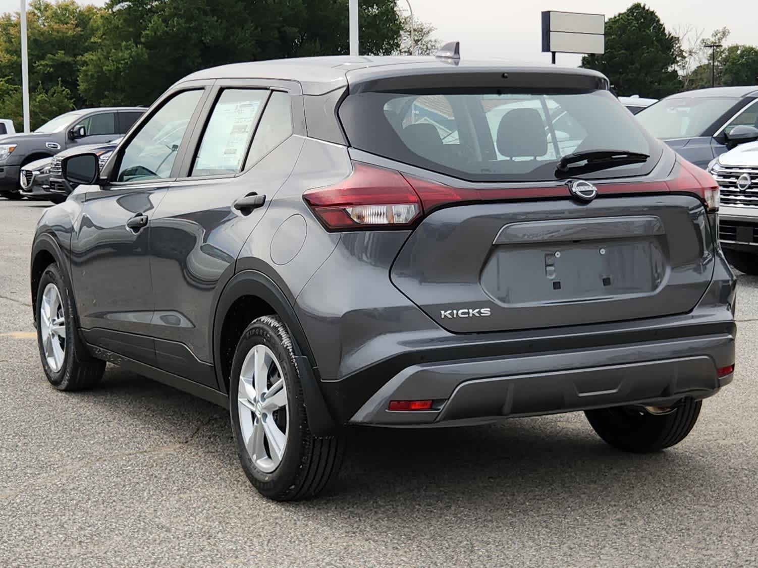 2025 Nissan Kicks Play S photo 4