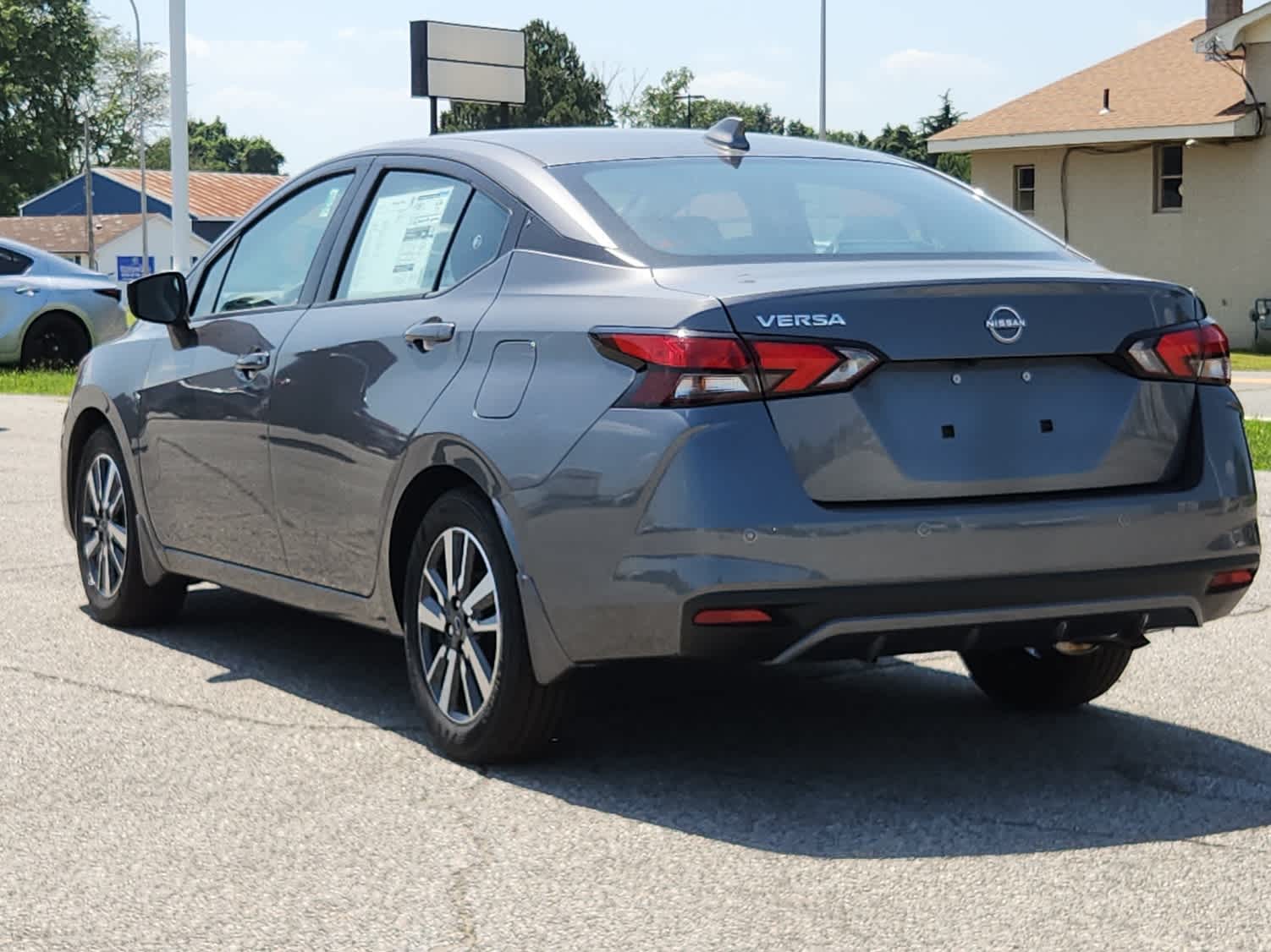 2025 Nissan Versa SV photo 4
