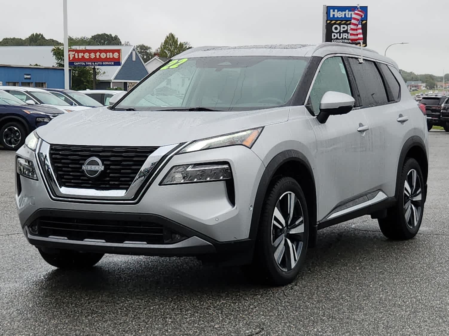 2022 Nissan Rogue SL's photo