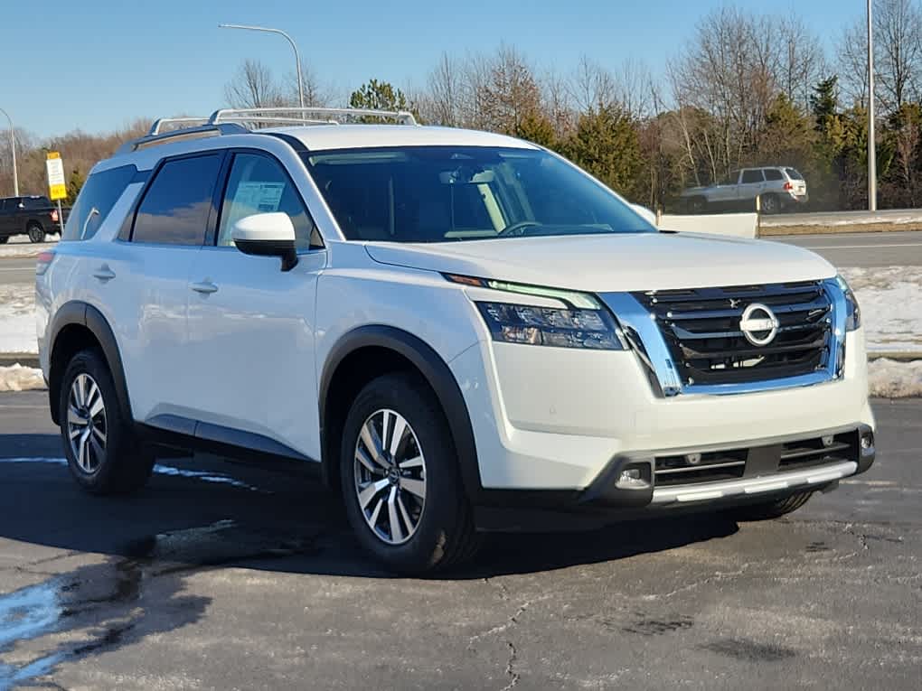 2025 Nissan Pathfinder SL photo 2