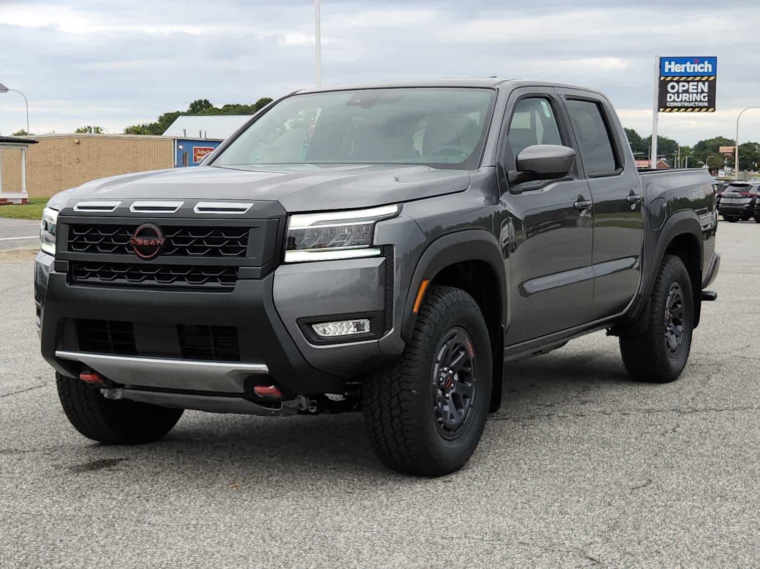 2025 Nissan Frontier PRO-4X's photo