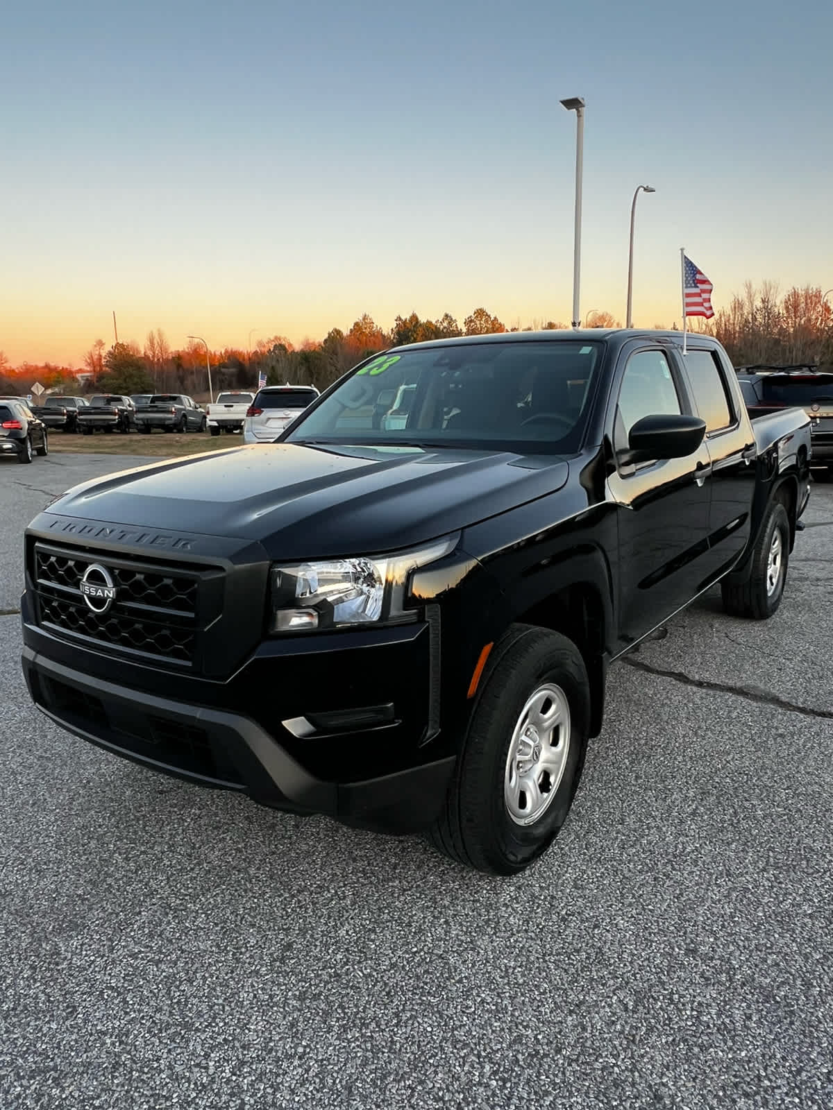2023 Nissan Frontier S's photo