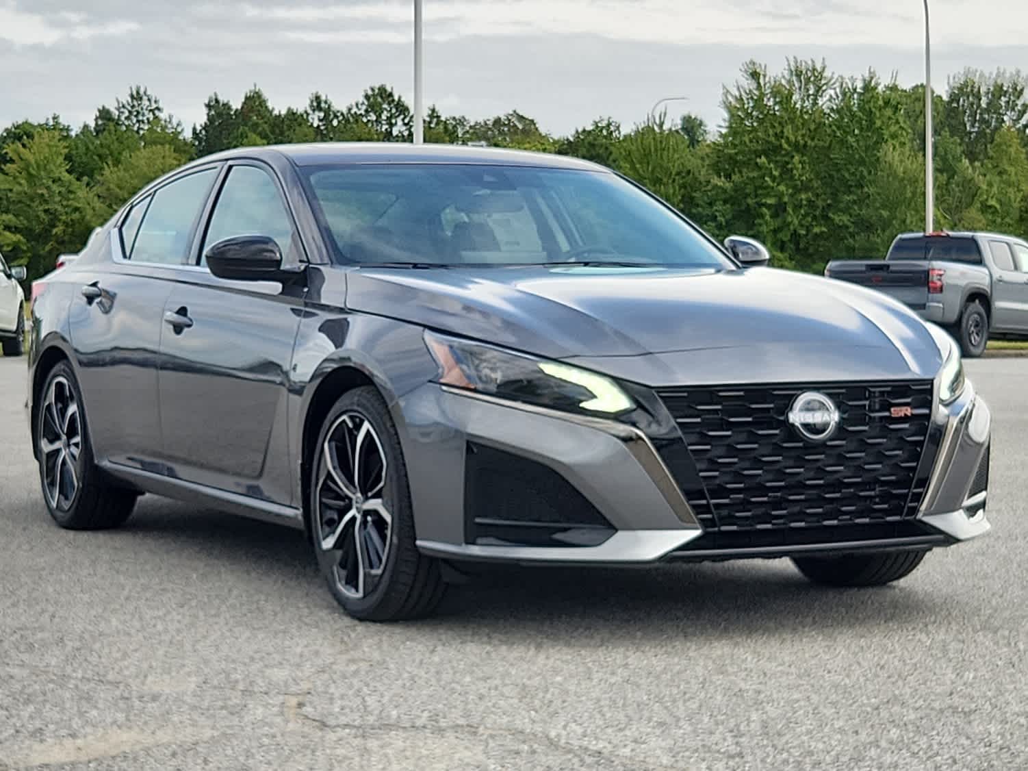 2025 Nissan Altima SR photo 2