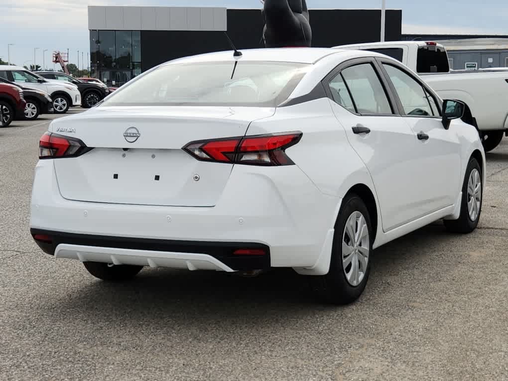 2025 Nissan Versa S photo 2