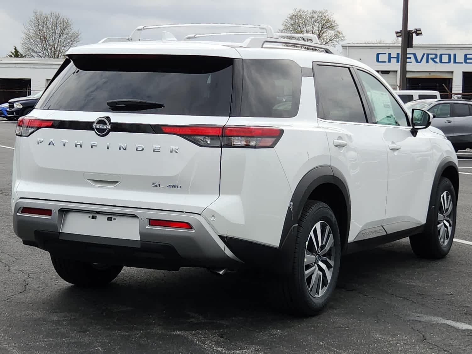 2025 Nissan Pathfinder SL photo 3