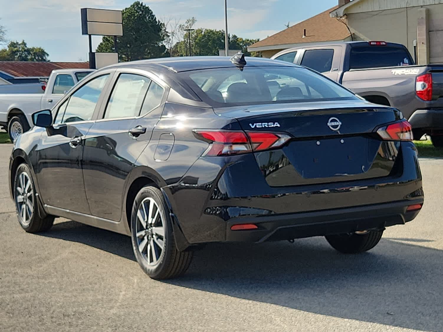 2025 Nissan Versa SV photo 4