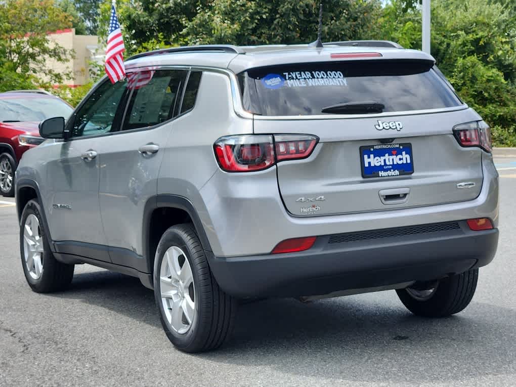 2022 Jeep Compass Latitude photo 4