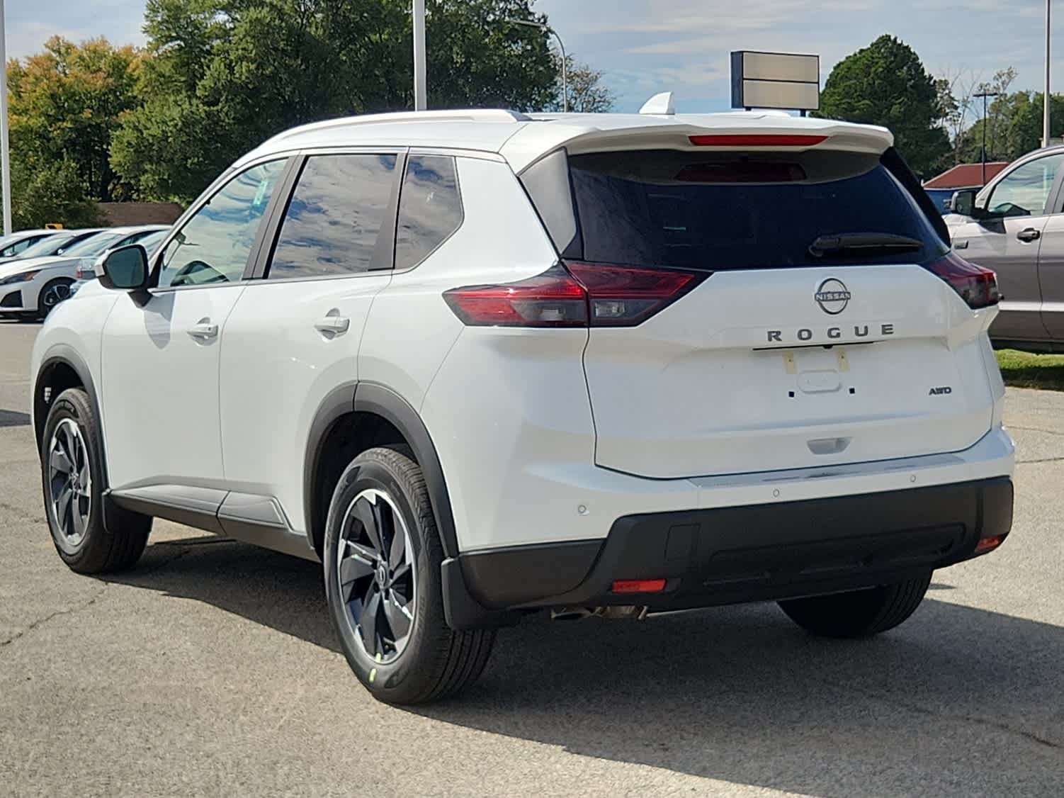 2026 Nissan Rogue SV photo 4