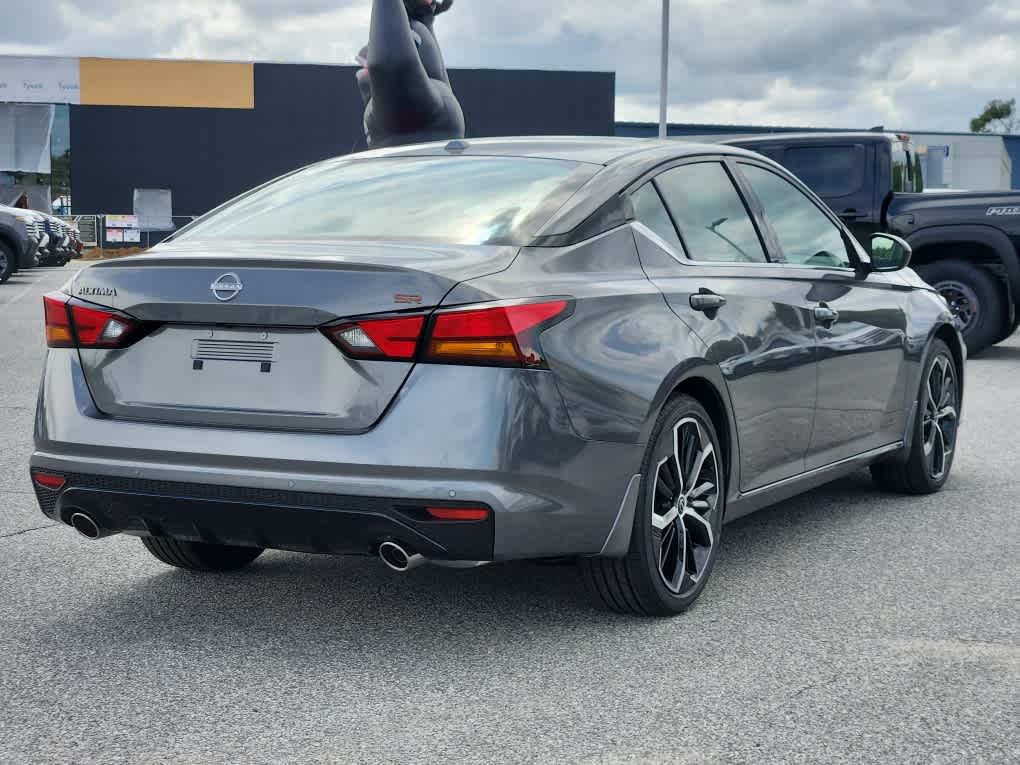 2025 Nissan Altima SR photo 3