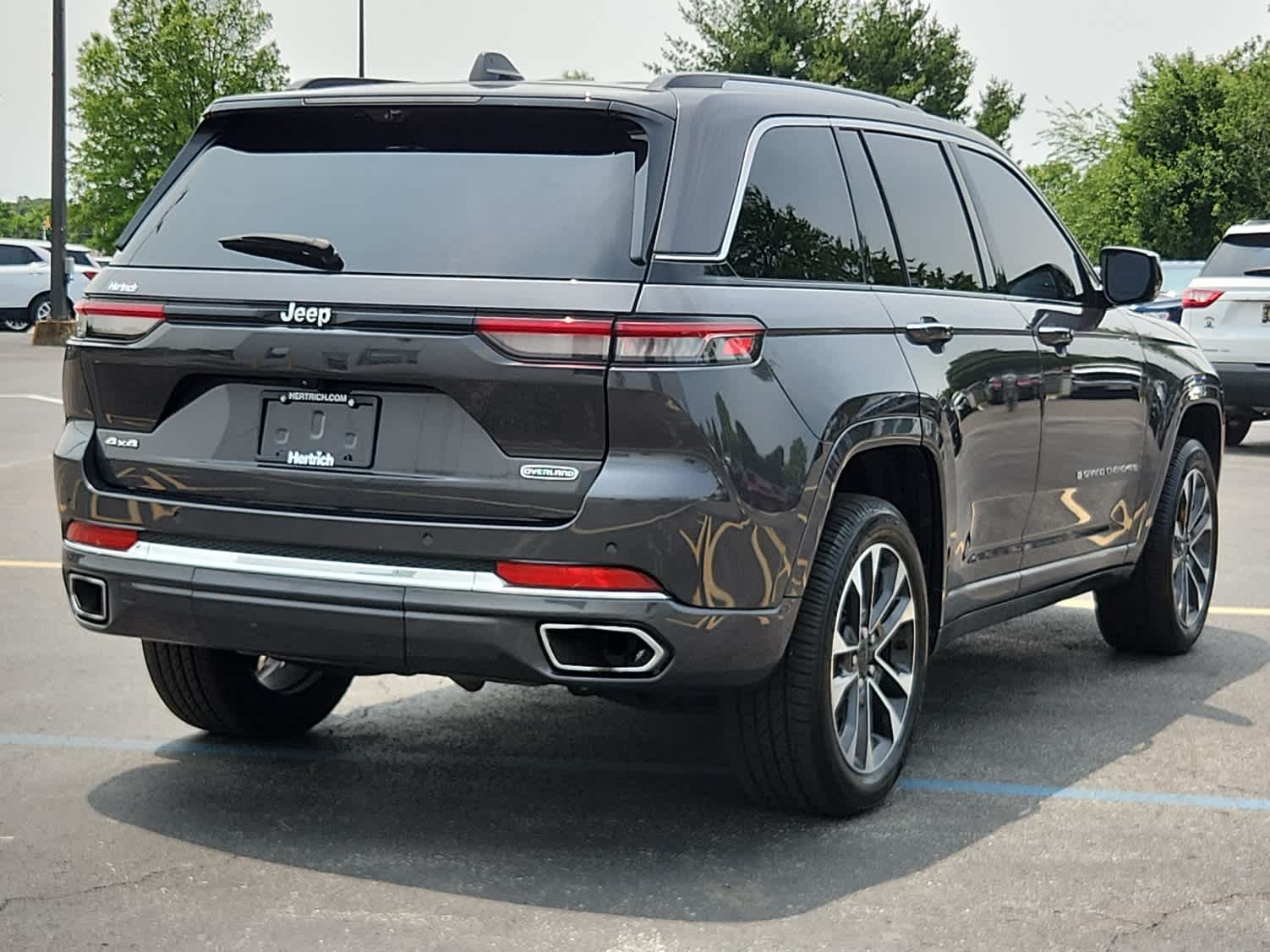 2022 Jeep Grand Cherokee Overland photo 3