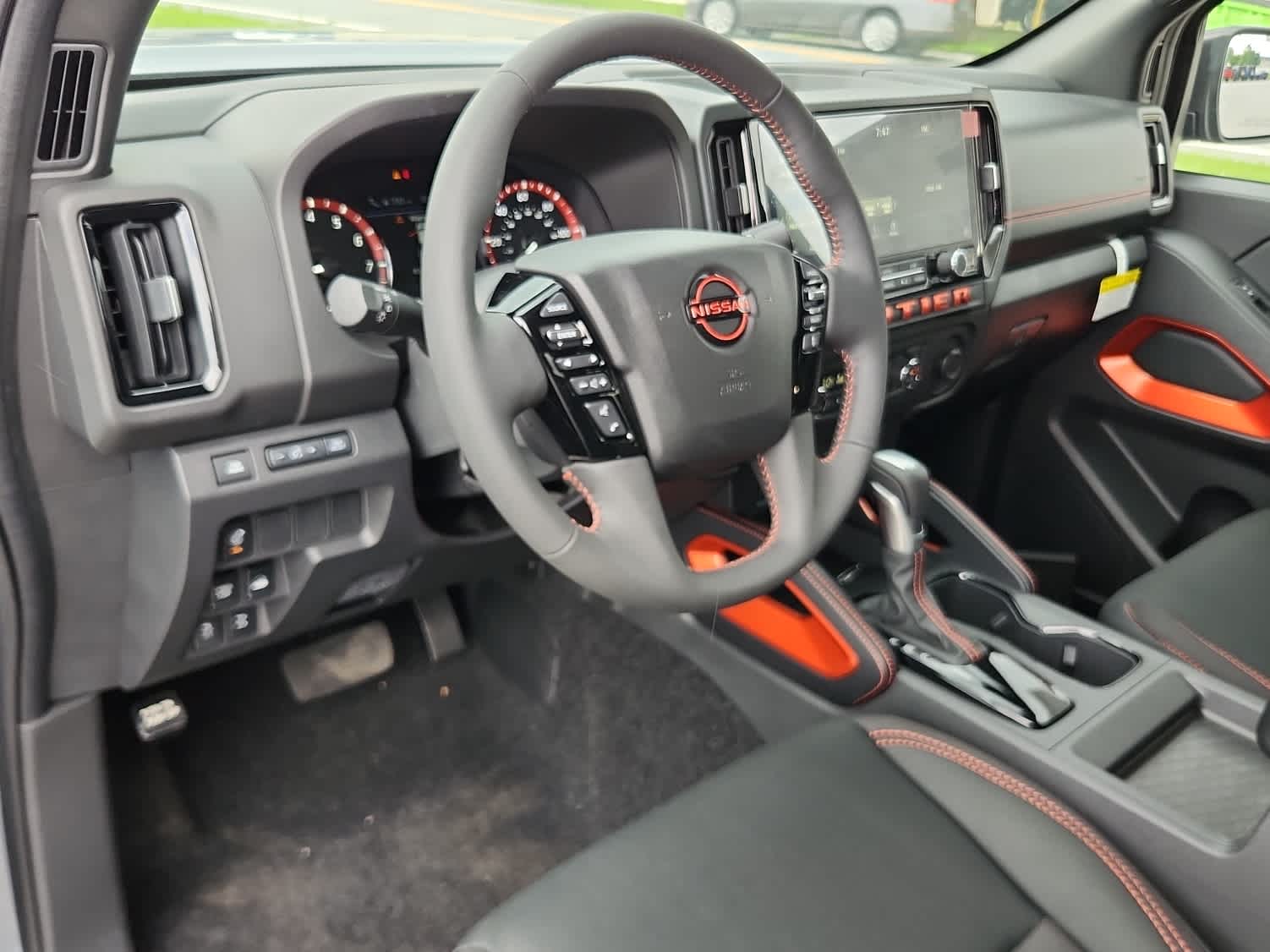 2025 Nissan Frontier PRO-4X - Photo 11