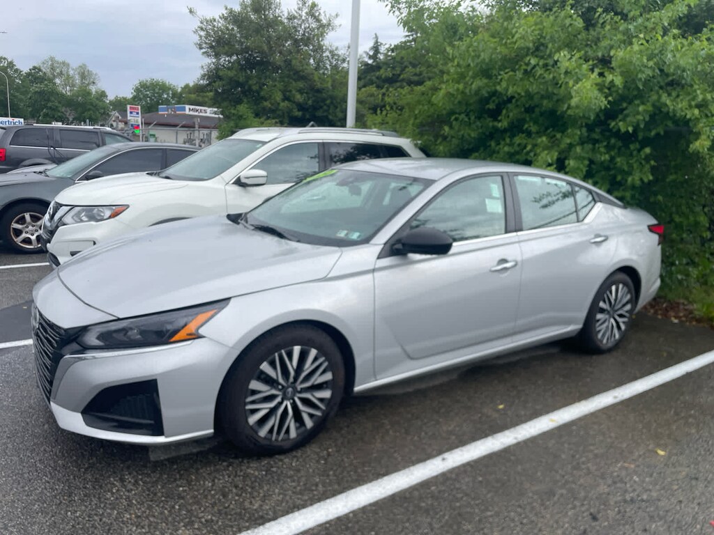 Used 2024 Nissan Altima 2.5 SV Sedan