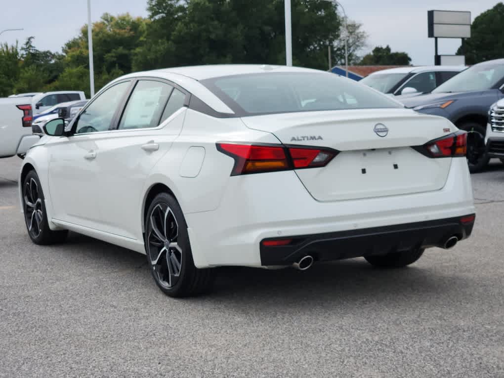 2025 Nissan Altima SR photo 2