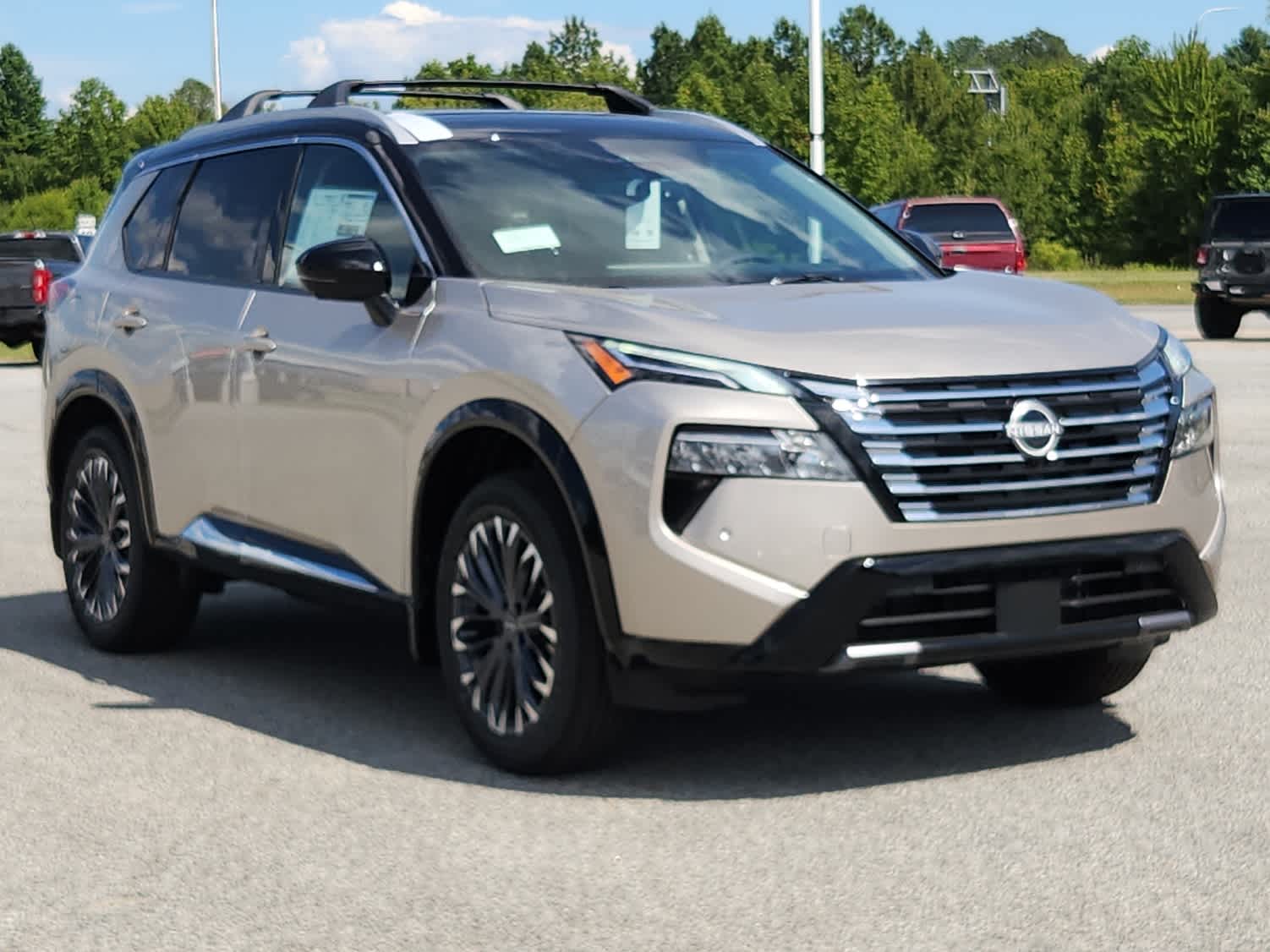 2026 Nissan Rogue Platinum photo 2